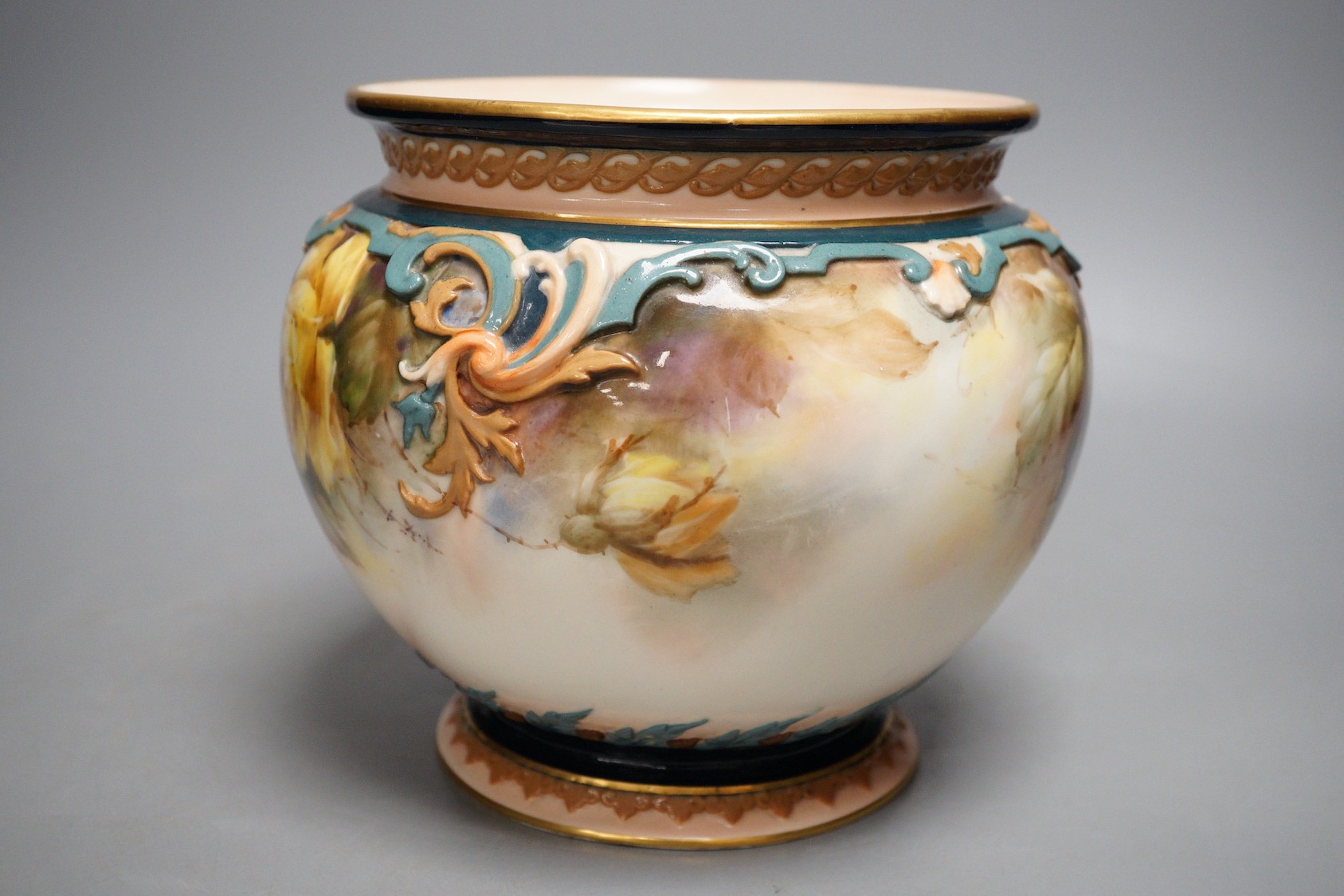 A Hadleys Worcester yellow rose painted jardiniere, 17cm